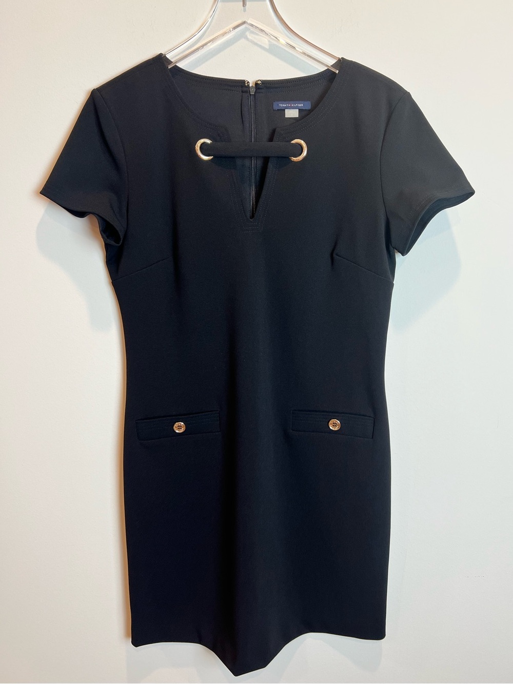 Hilfiger Classic Scuba Crepe Two
Pocket Shift Dress. Gold Grommets Sz 8